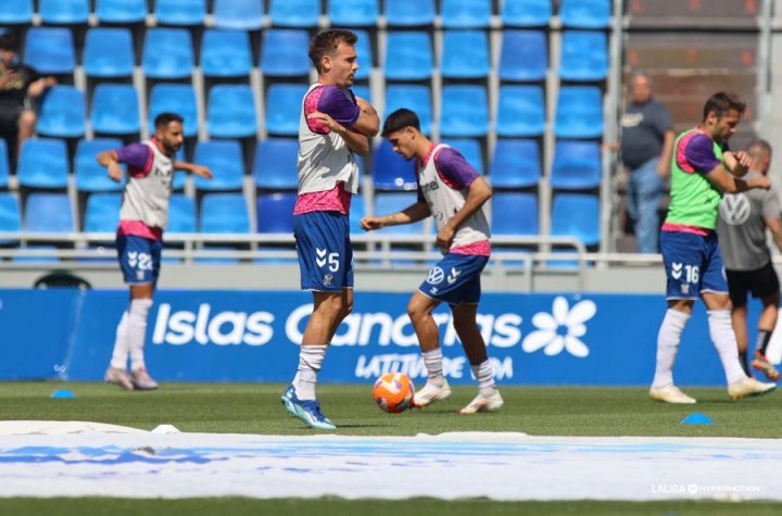 Minuto 20 | El Tenerife, haciendo much¨ªsimo da?o por las bandas