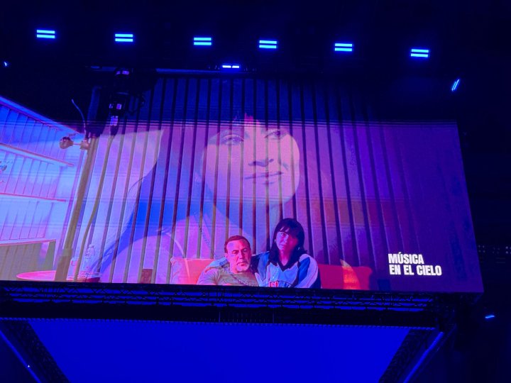 Aitana y su padre en la 'Listening Party'