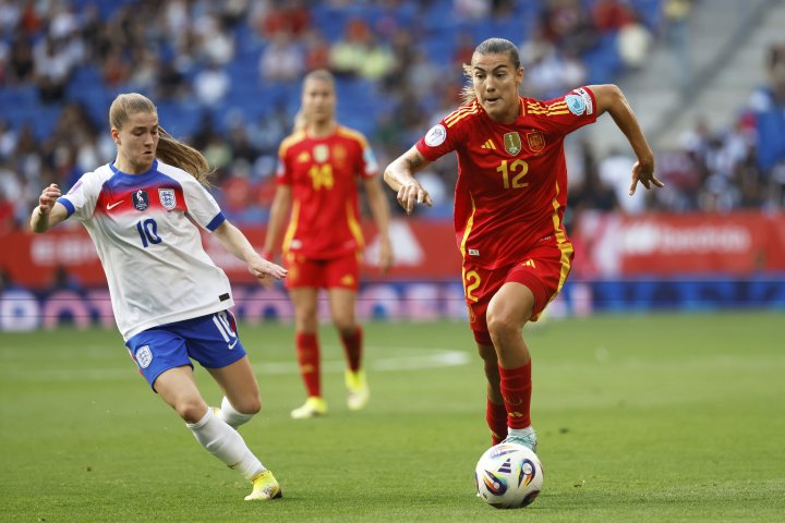 Patri Guijarro durante el partido contra Inglaterra