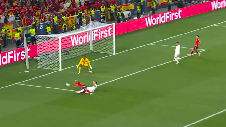 La imagen del penalti de Rabiot sobre Lamine