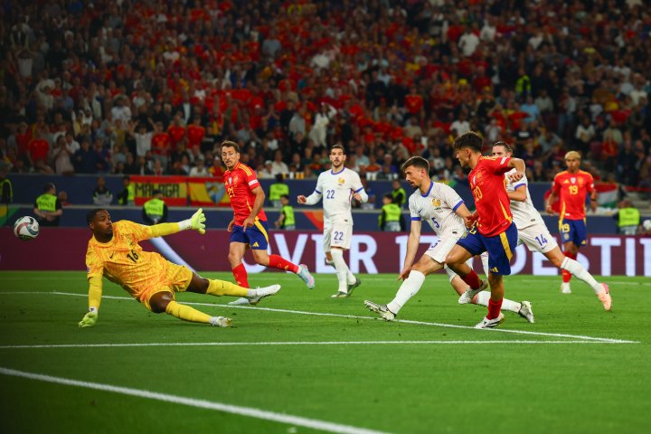 Lamine Yamal y Clement Lenglet