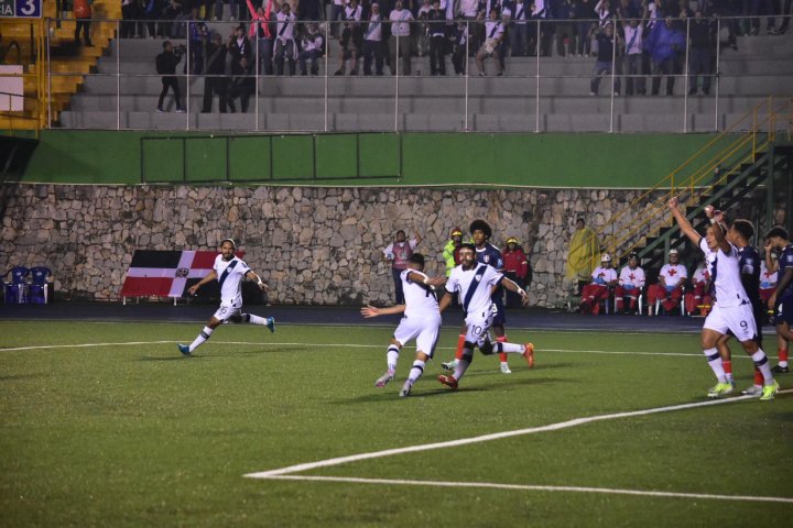 Óscar Santis dio vuelta al resultado ante Dominicana.