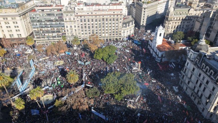 Manifestación peronista en la Plaza de Mayo