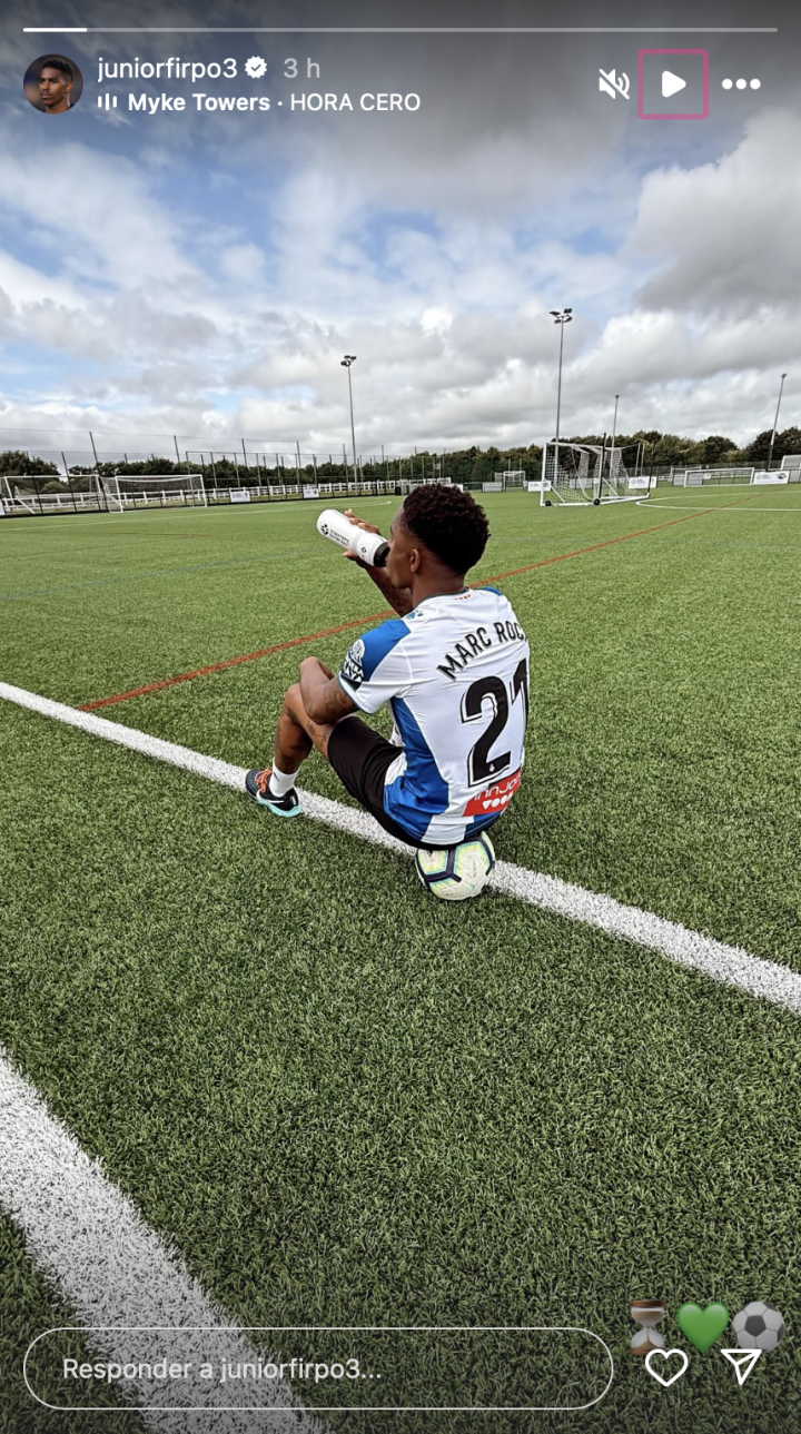 Junior Firpo da pistas sobre su futuro en redes sociales