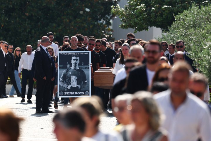 La llegada del féretro de André Silva a la capilla de la resurrección en Gondomar