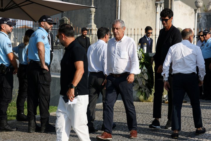 Fernando Santos llega al funeral