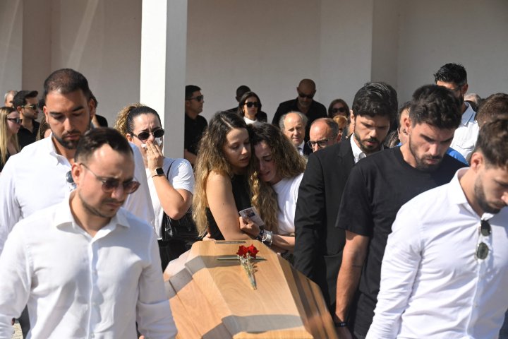 La hermana y la mujer de Diogo Jota lloran