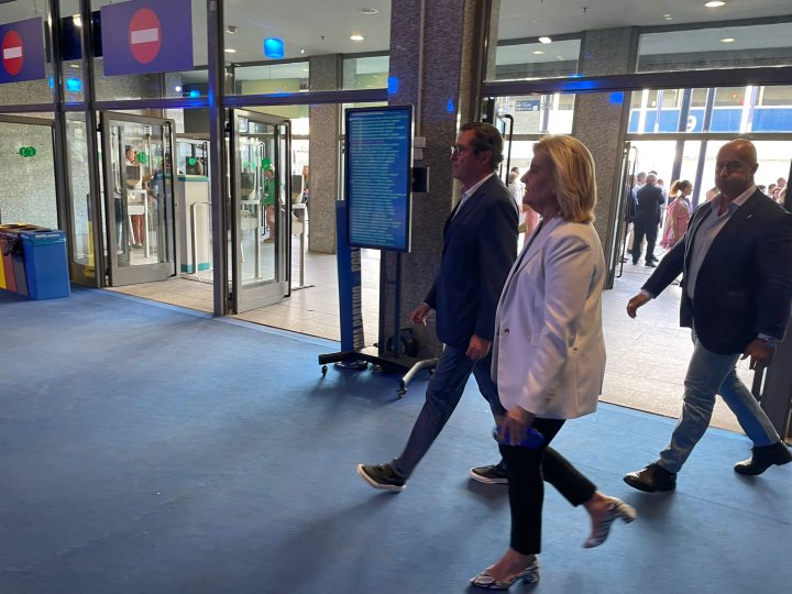 Garamendi llega a la última jornada del congreso del PP