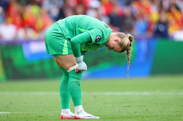 Charles repite al palo izquierdo de Cata, y para dentro...