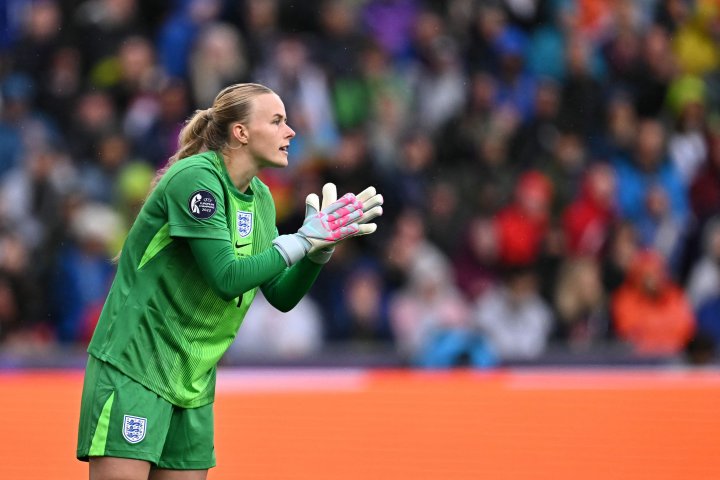 Greenwood a la izquierda de Cata, que adivinó pero no paró...