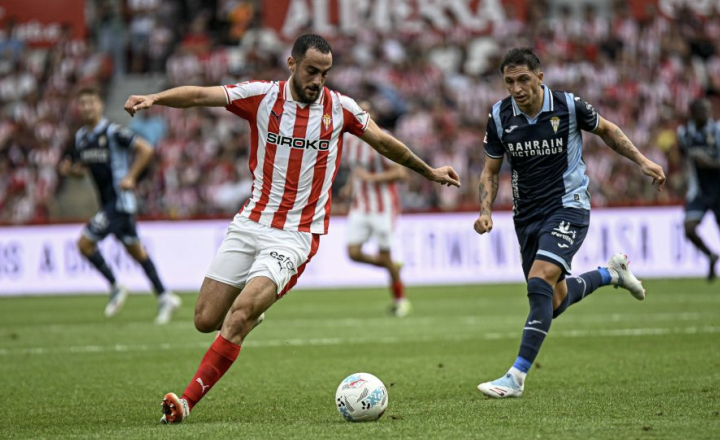 El Sporting le da la vuelta al partido