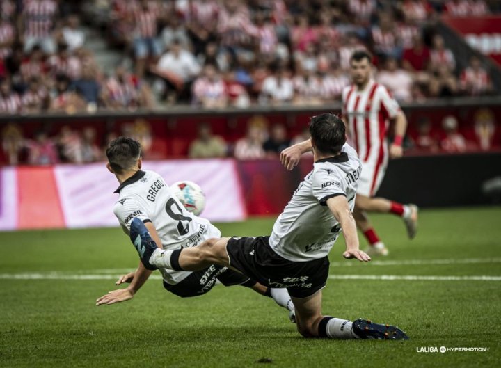 Minuto 94 | Fuera dos del Sporting...