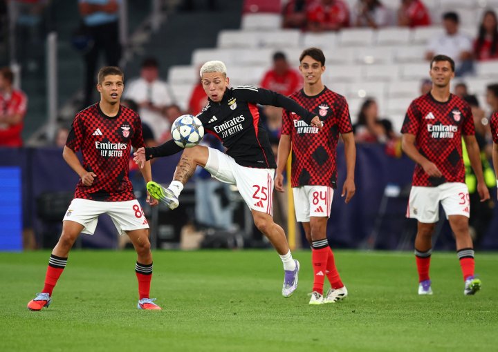 ¡SALTAN LOS EQUIPOS Y SUENA EL HIMNO DE LA CHAMPIONS EN DA LUZ!