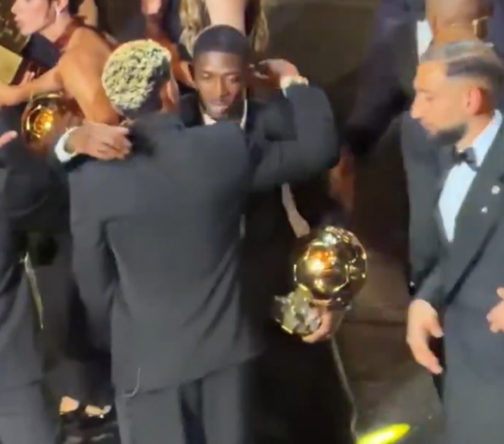 El abrazo entre Dembélé y Lamine