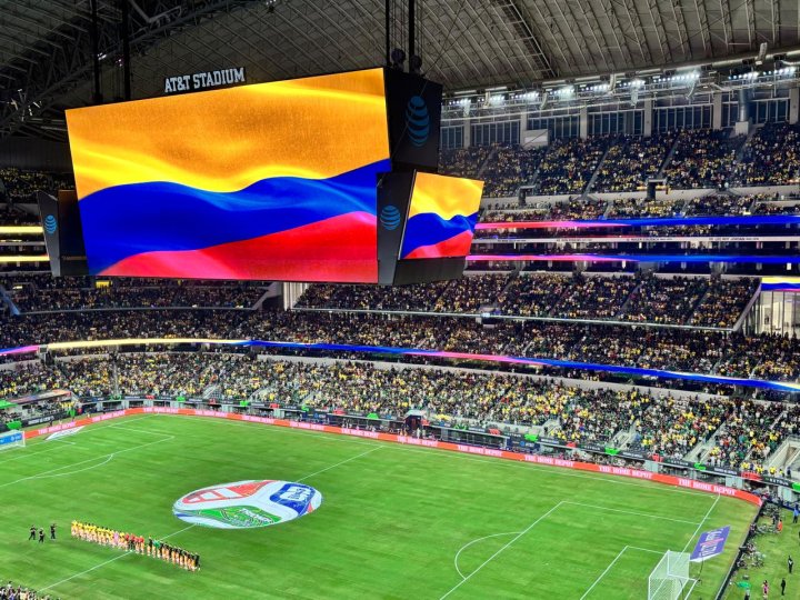 Se pierde en el himno