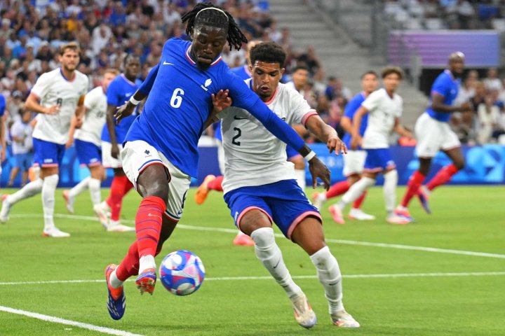 Manu Kone jugando con Francia.