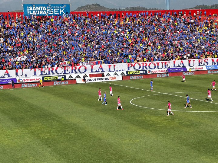 ¡Ovación para Leandro Fernández en su ingreso!