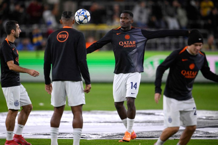 ¡SALTAN LOS PROTAGONISTAS AL TERRENO DE JUEGO!