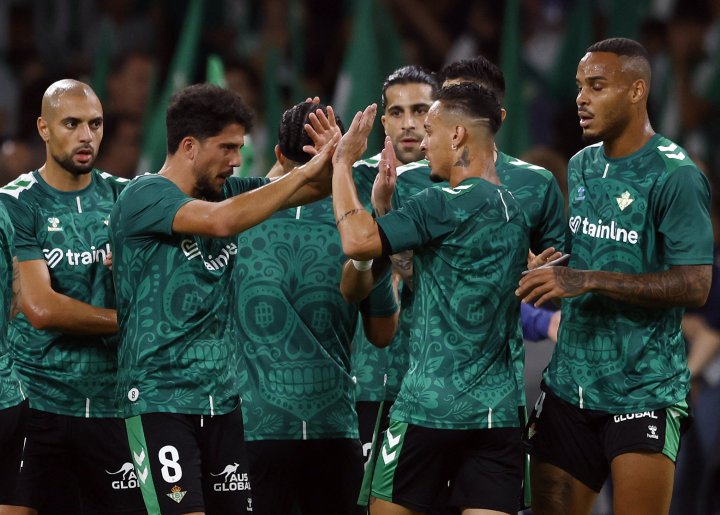 Gol de Fornals para o Betis contra o Atlético de Madrid.