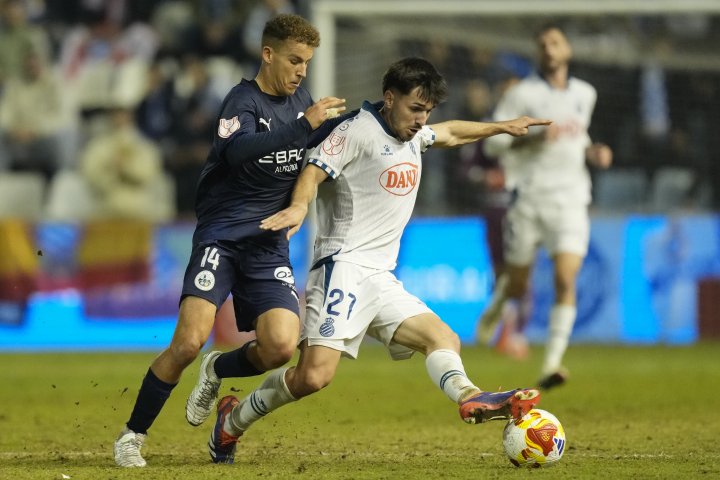 Minuto 66 | Tocándola los locales...