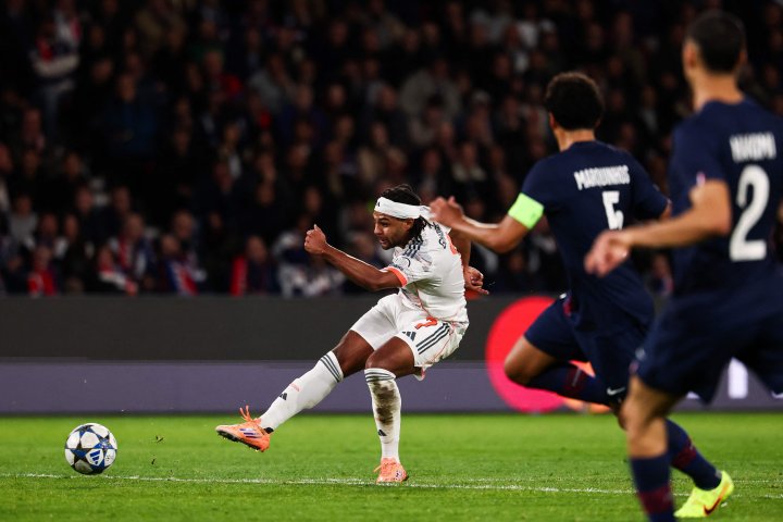 Gnabry, durante el partido contra el PSG.