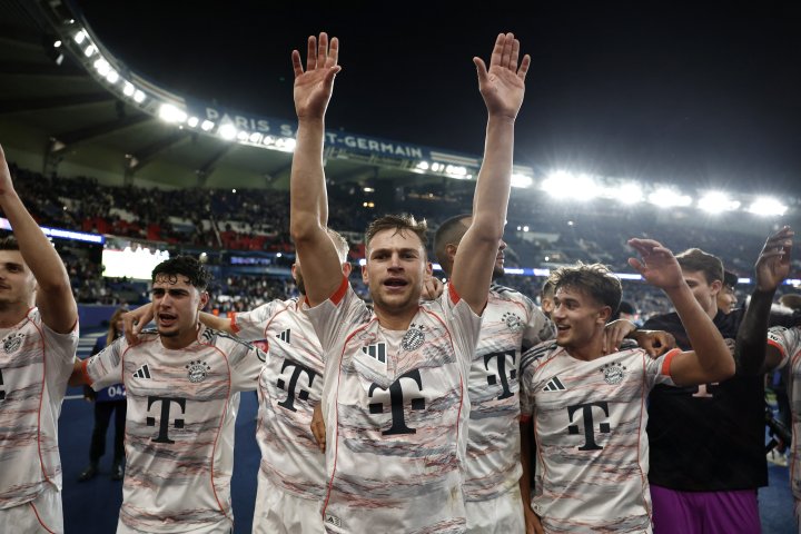 Jugadores del Bayern celebran la victoria contra el PSG.