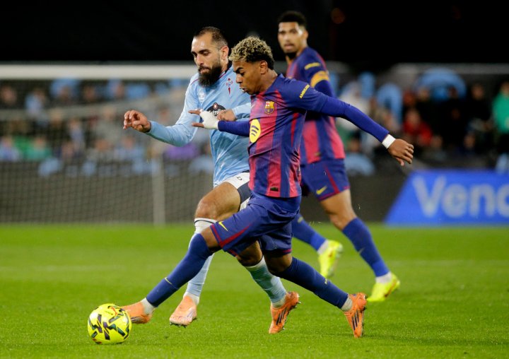 Lamine ante Borja Iglesias