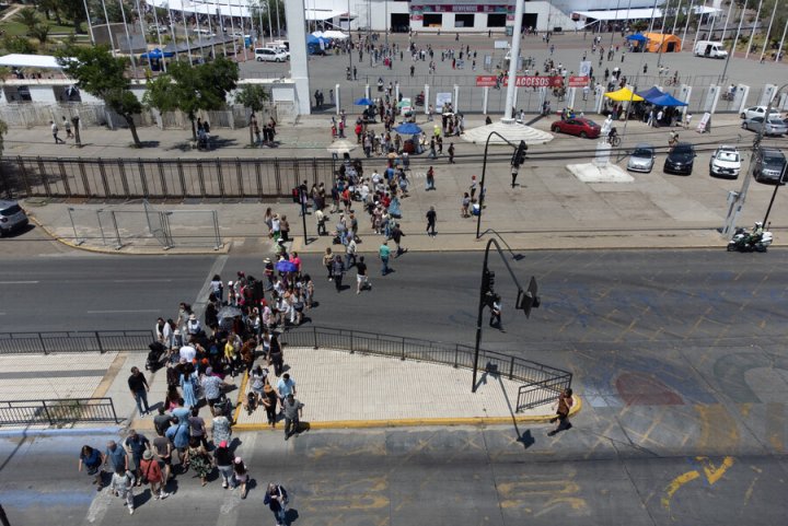 Así llegan los votantes al Estadio Nacional