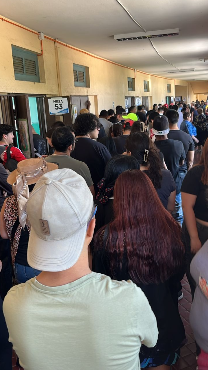 Elecciones Presidenciales en Chile 2025: reportan largas filas en diversos locales de votación
