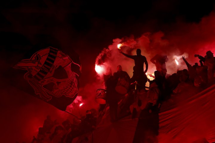 ¡SALTAN LOS EQUIPOS AL TERRENO DE JUEGO! ¡SUENA EL HIMNO DE LA CHAMPIONS!