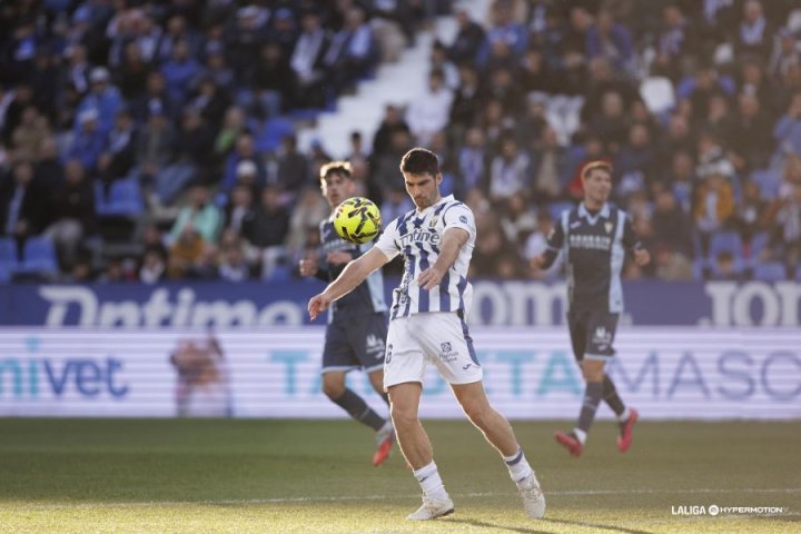 Minuto 59 | Se lleva la amarilla Cisse