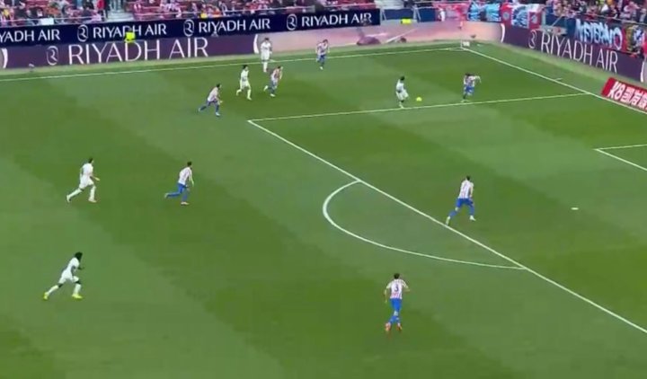 La ocasión de Hugo Duro a los 20''