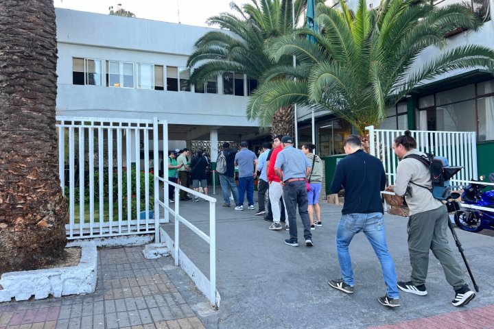 Se registran las primeras filas en Comisarías