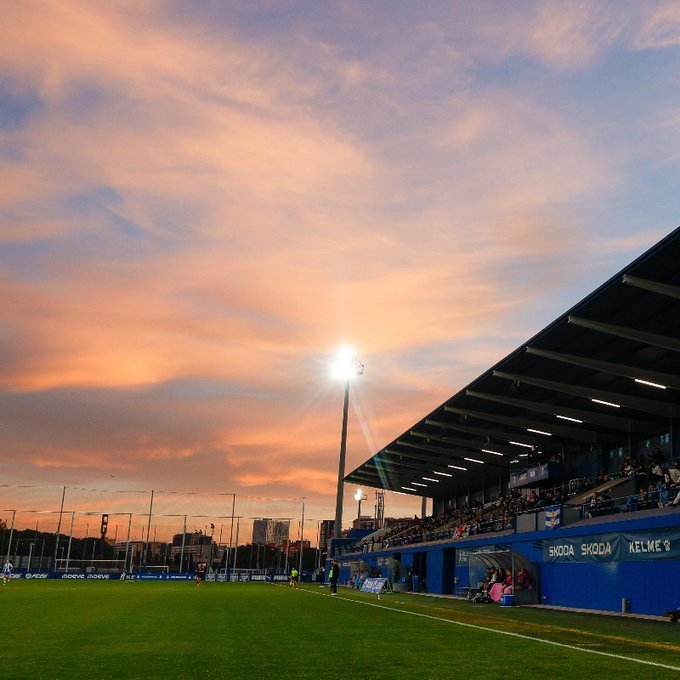 ¡Y SAAAAAAALTAN LOS EQUIPOS AL TERRENO DE JUEGOOOOOOOO!