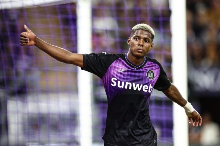 Angulo frena los rumores del Celta y Liverpool