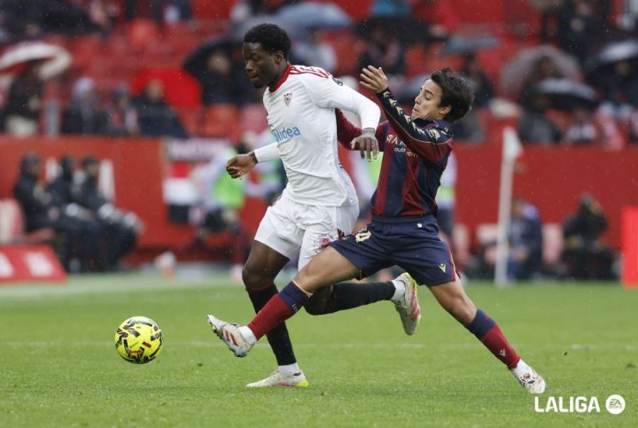 Minuto 70 | Doble cambio en el Levante