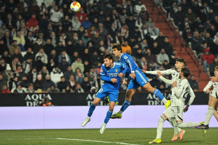 Gonzalo remata de cabeza