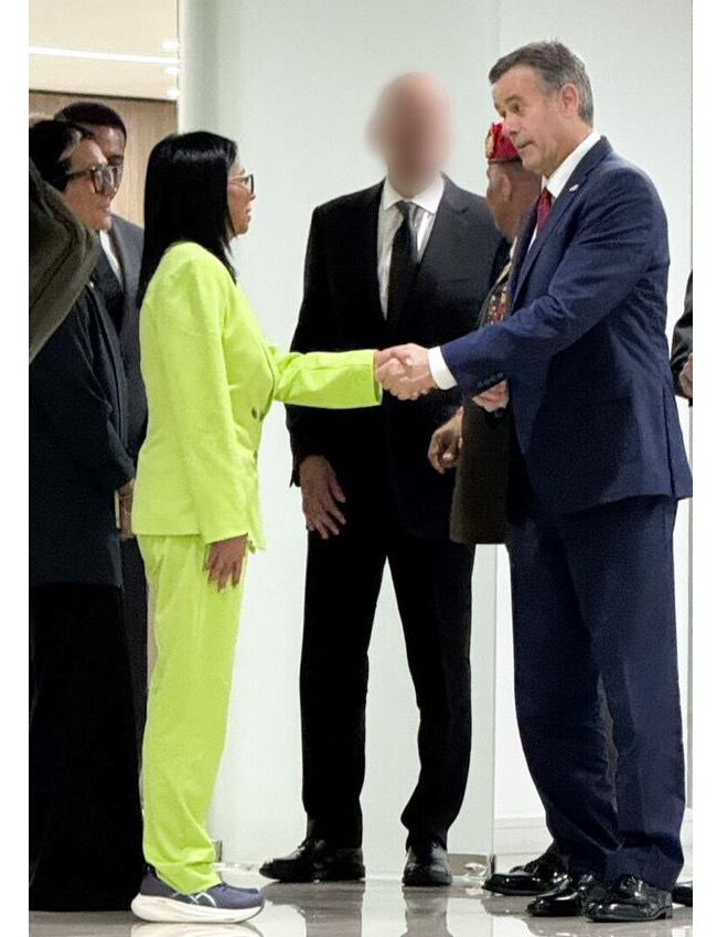 Primera fotografía del director de la CIA, John Ratcliffe, con Delcy Rodríguez