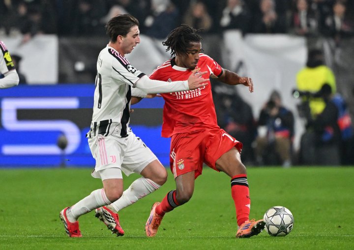 Minuto 38 | Se defiende con balón el equipo portugués