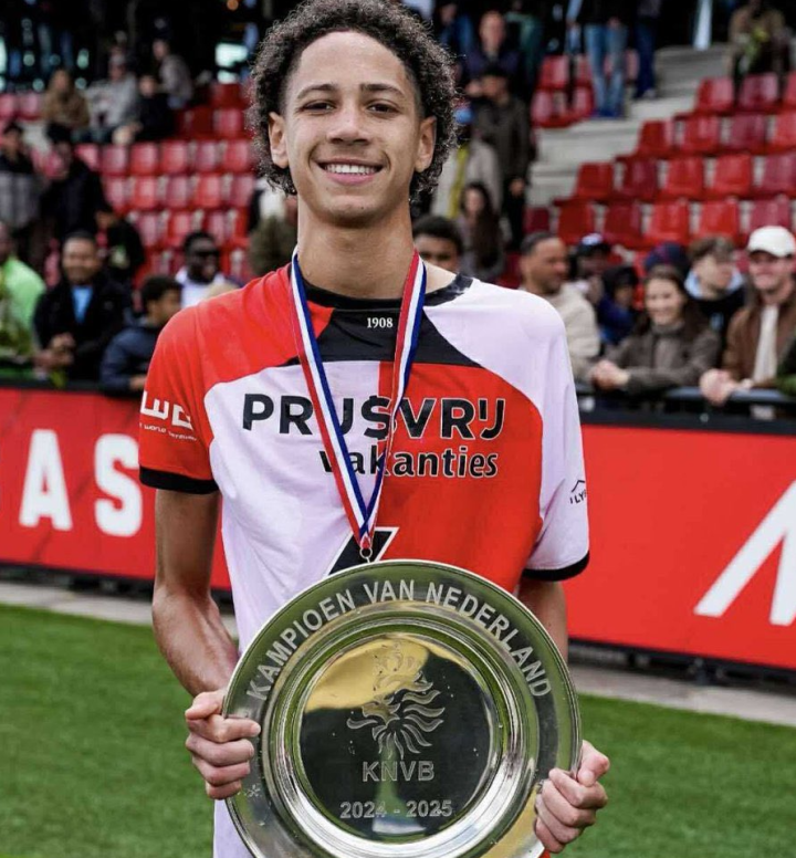 La Juve busca repetir el caso Huijsen con Krediet