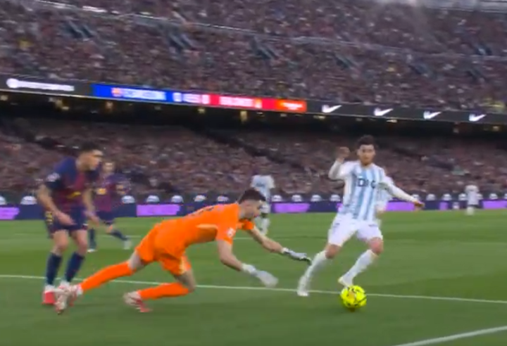 La imagen por la que pidió penalti el Real Oviedo