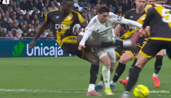 La imagen del penalti señalado sobre Brahim