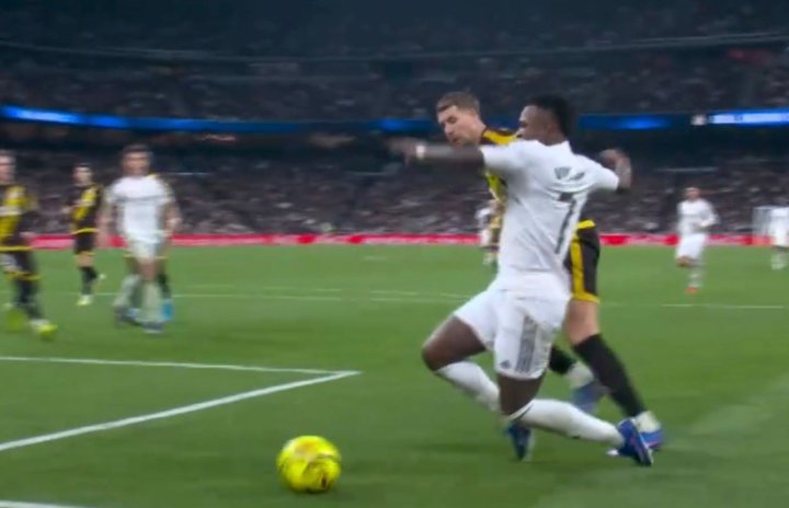La doble caída por la que el Real Madrid pidió penalti