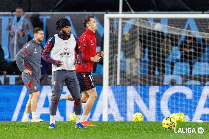 Minuto 12 | 'Réplica' de planteamientos sobre el verde