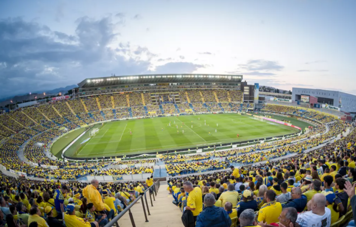 ¡SAAAAAAALTAN LOS EQUIPOS AL TERRENO DE JUEGOOOOOO!