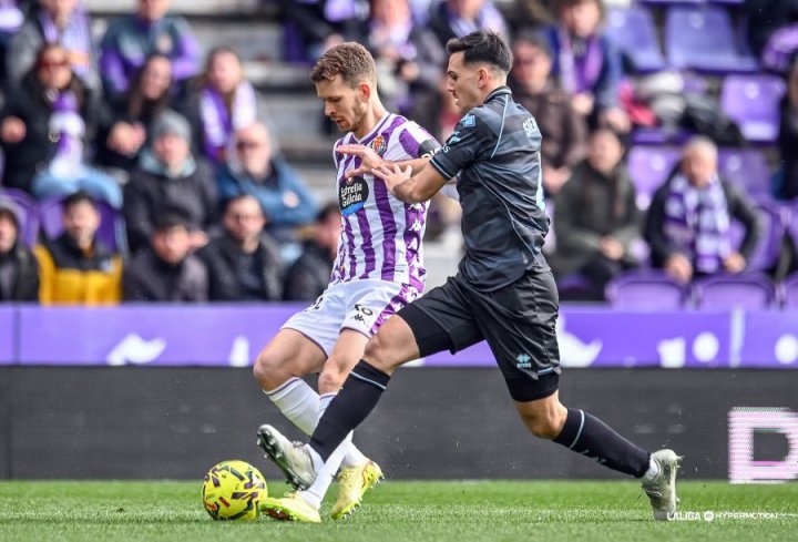 Minuto 26 | Pitos desde la grada en Zorrilla