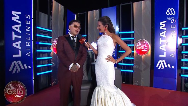 PABLO CHILL-E CONMUEVE A TODOS CON EL SENTIDO DE SU TRAJE EN LA GALA DEL FESTIVAL