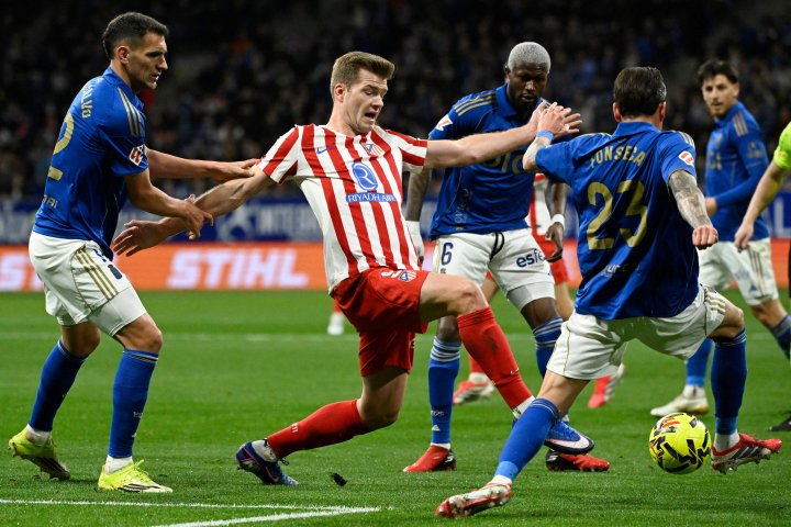 Sorloth, ante el Oviedo