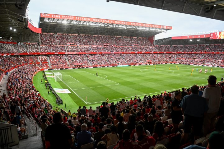 ¡Y SAAAAAAAAALTAN LOS EQUIPOS AL TERRENO DE JUEGOOOOOOO!