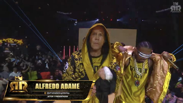 Alfredo Adame llega al cuadrilátero del Ring Royale